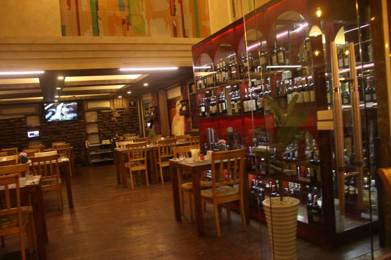 富美兴第七区皇冠钻石酒店 胡志明市 外观 照片