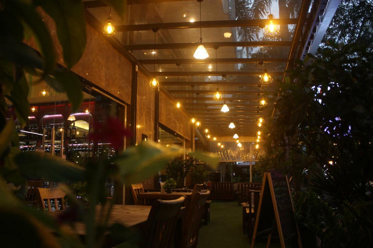 富美兴第七区皇冠钻石酒店 胡志明市 外观 照片